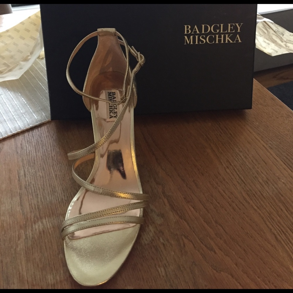 Didn't fit me! Bought them for a wedding. - Picture 5 of 6