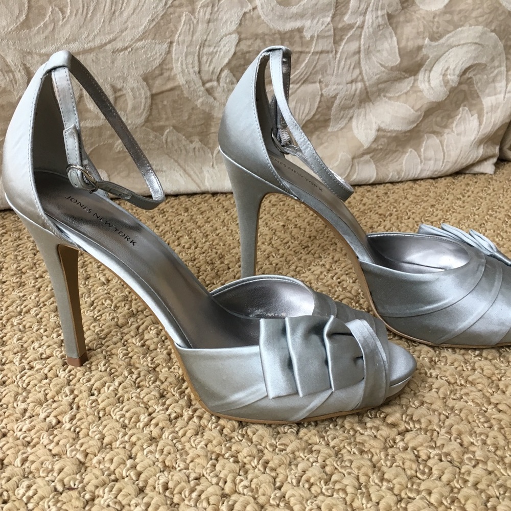 Jones New York silver dressy heels