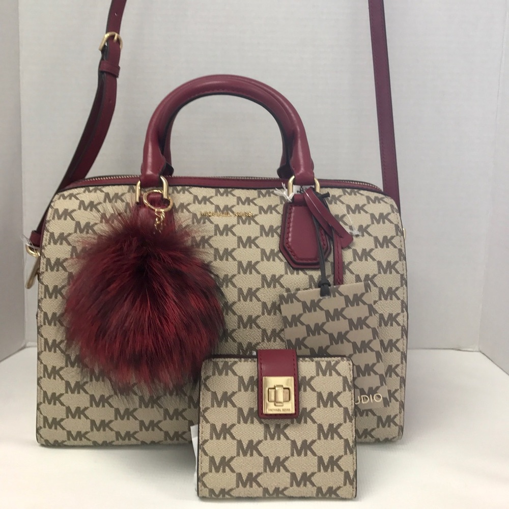 Authentic Michael kors signature studio Natalie
