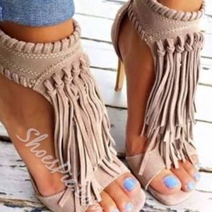 🎉 Beautiful Fringe Heels🎉
