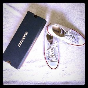 White converse low tops
