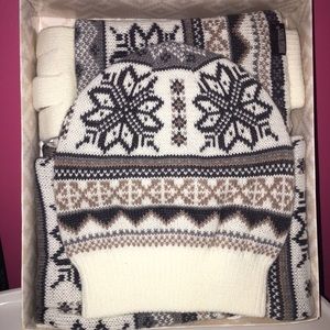 NEVER WORN! Muk Luks Reversible Winter Accessories