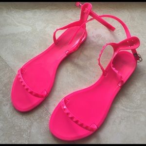 💕pink sandals nice and good 😊 condition