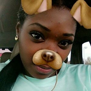 Meet your Posher, Lola