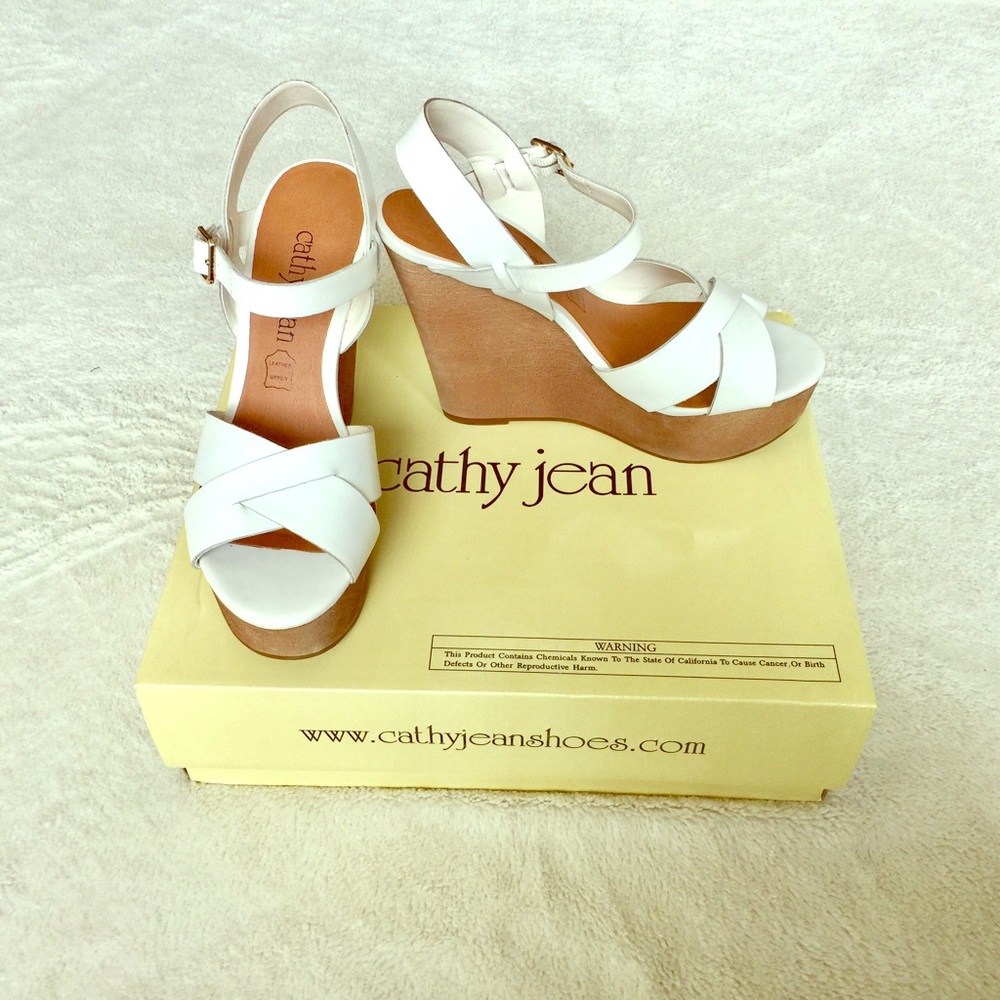 ❌SOLD❌Cathy Jean white wedges!