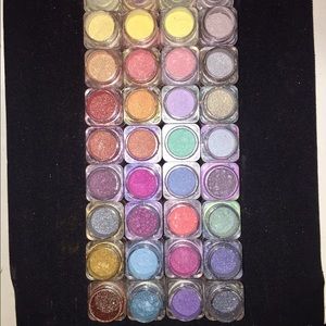 True Colors 8 Stack Mineral Eyeshadow Makeup Set