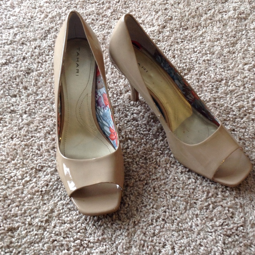 Tahari heels size 10