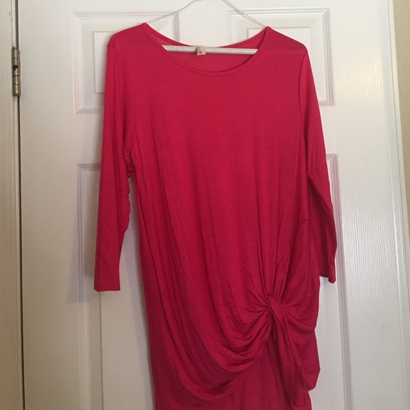 Knot Side3/4SleeveTunic• Size small $8 - Picture 4 of 7