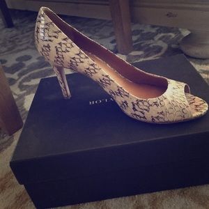 Anne Taylor Natural Peep toe heels