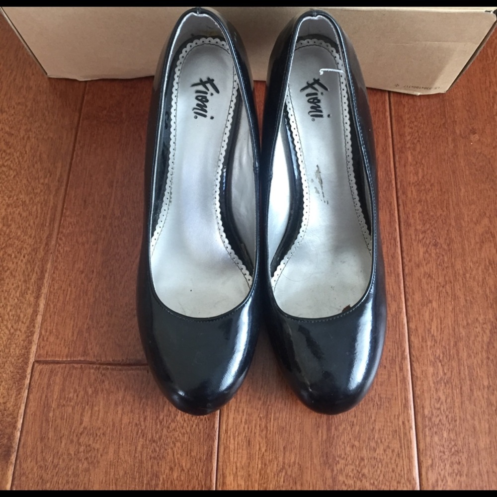 Fioni black heels