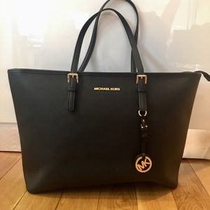 Jet Set Travel Large Saffiano Leather Top-Zip Tote