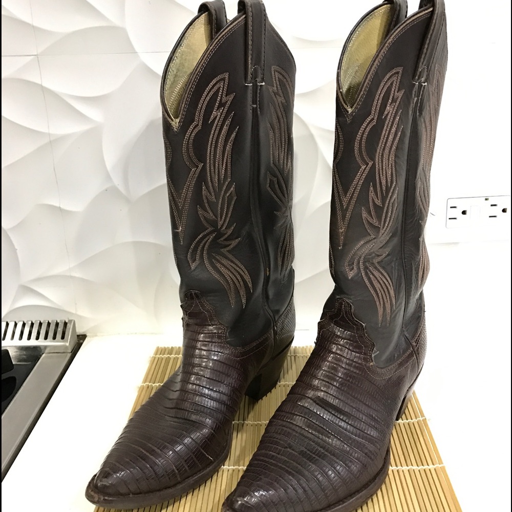 Justin cowboy boots!!!