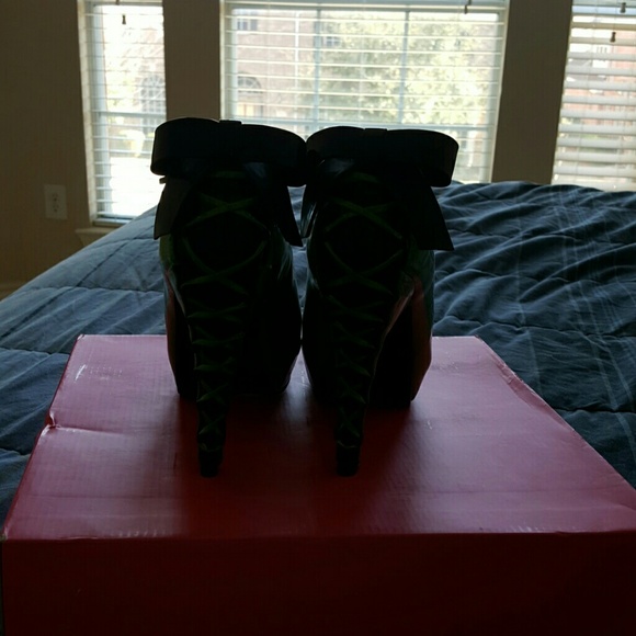 Heels - Picture 2 of 3