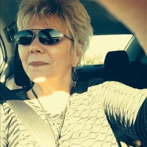 Meet your Posher, Debbie