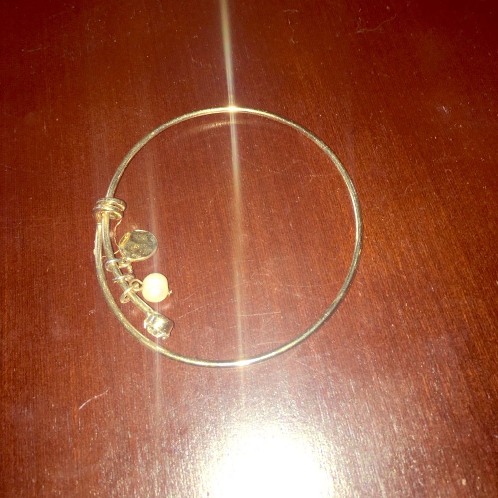 Stretchable bangle