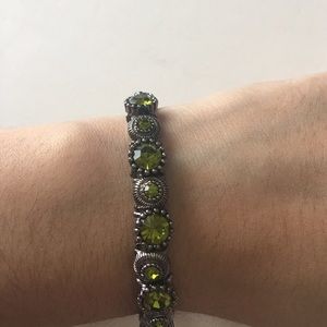 Peridot stone silver stretchy bracelet