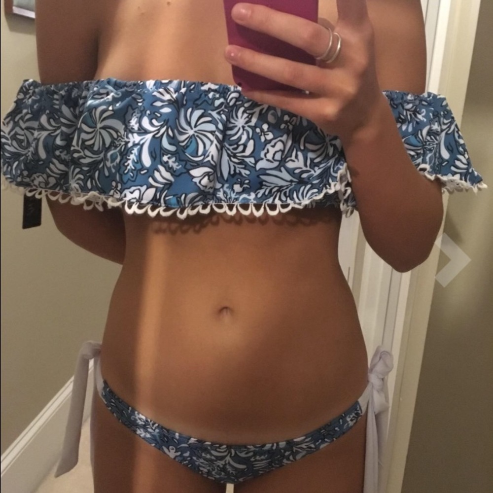 Blue Cute Ruffled Shoulder Bikini 💕💕 - Picture 3 of 3