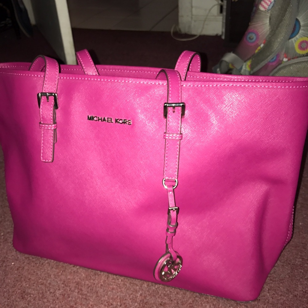 Fuchsia Michael Kors tote