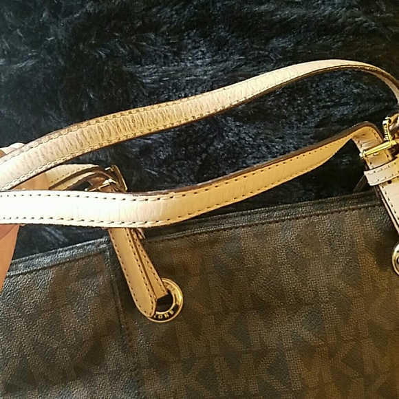 Michael Kors - Picture 2 of 3