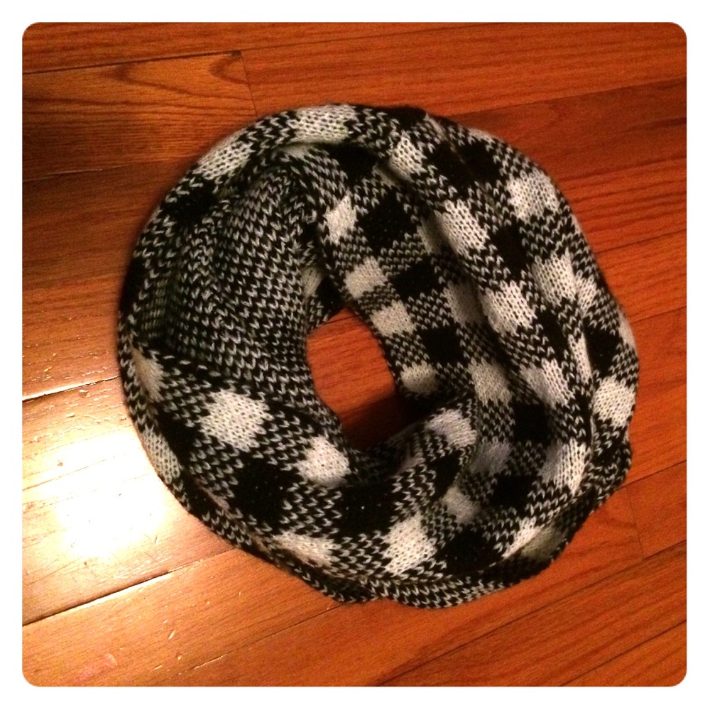 Double Wrap Express Infinity Checkered Scarf - image 1