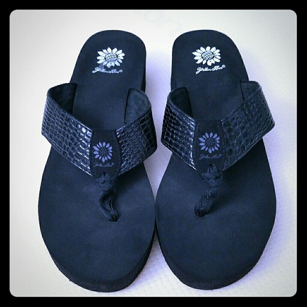 Black yellow box sandals
