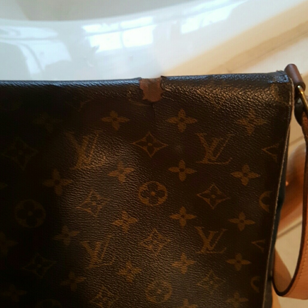 Louis Vuitton - Picture 2 of 3