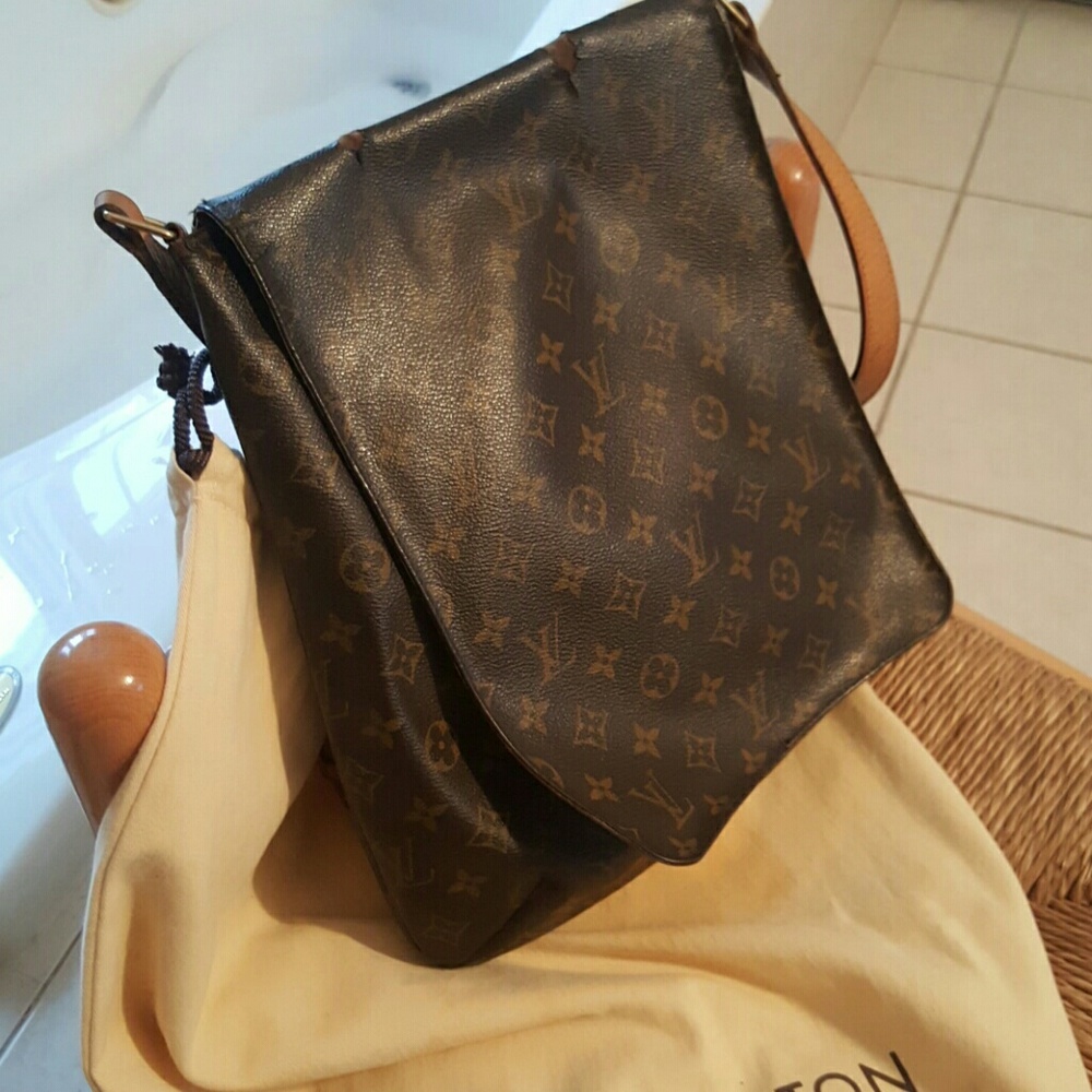 Louis Vuitton - Picture 3 of 3