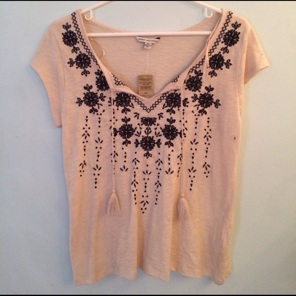 American Eagle embroidered top!