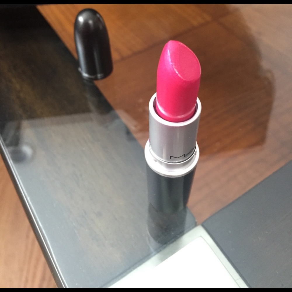 MAC CREMESHEEN LICKABLE LIPSTICK