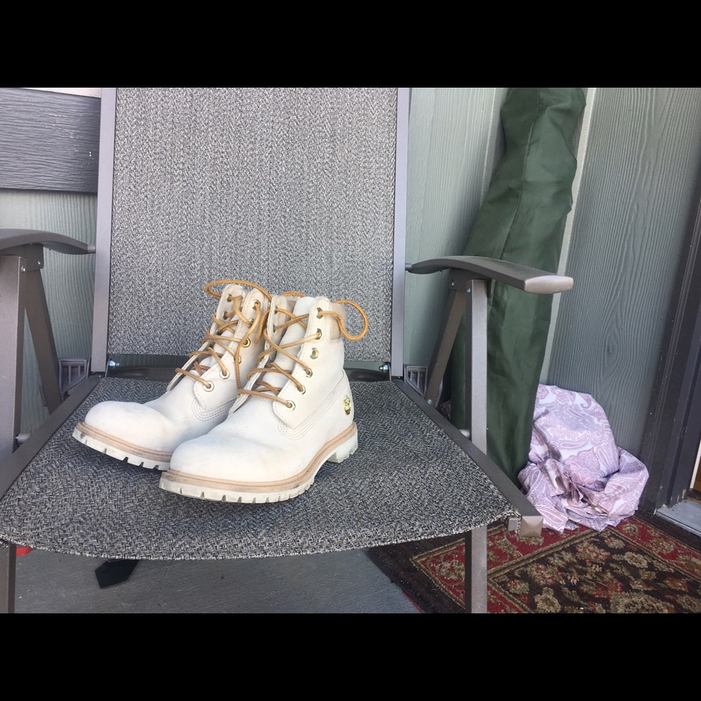 white and gold timberlands