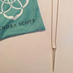 Kendra Scott necklace