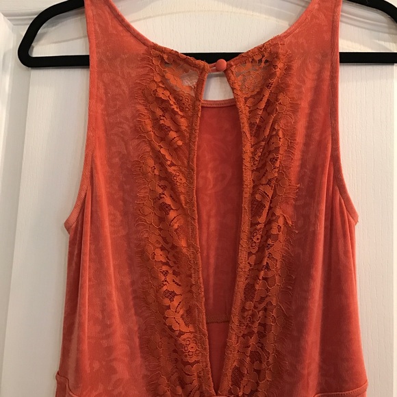 Lace back dress - Picture 3 of 5