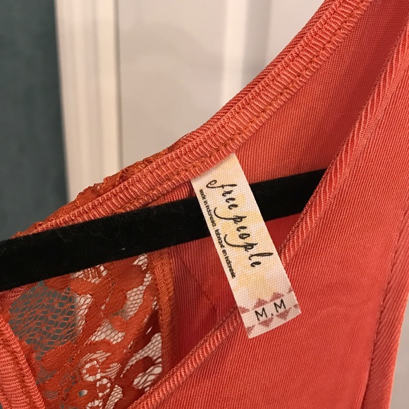 Lace back dress - Picture 4 of 5