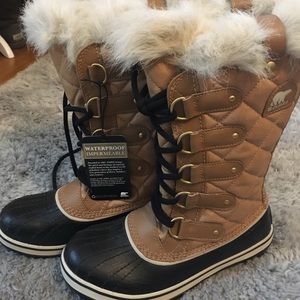 Brand new sorel tofino boots