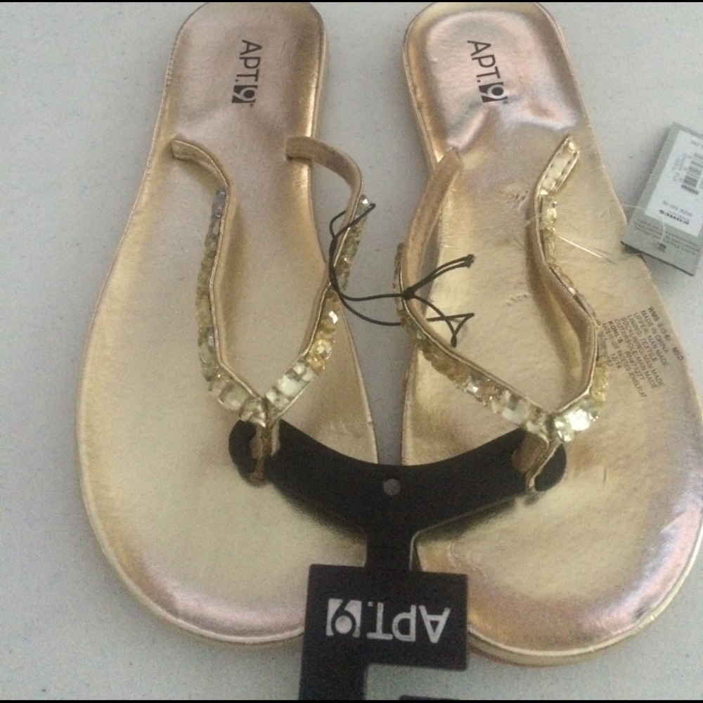 Apt 9 flip flops