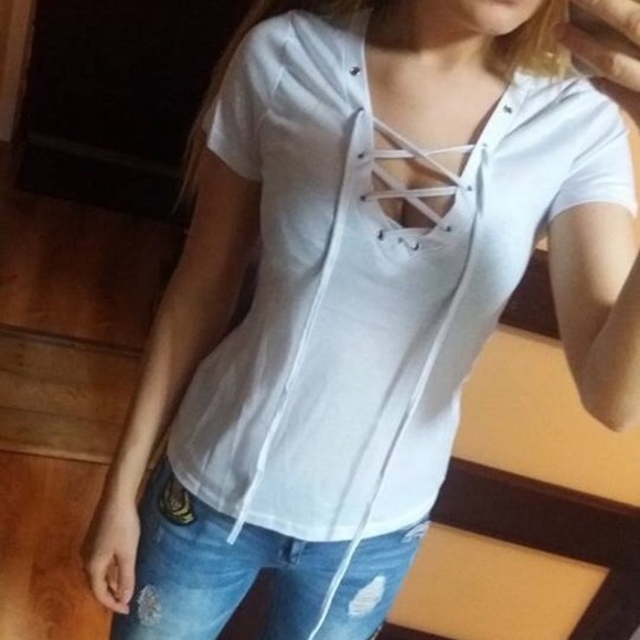 White lace up t-shirt last one - Picture 2 of 4