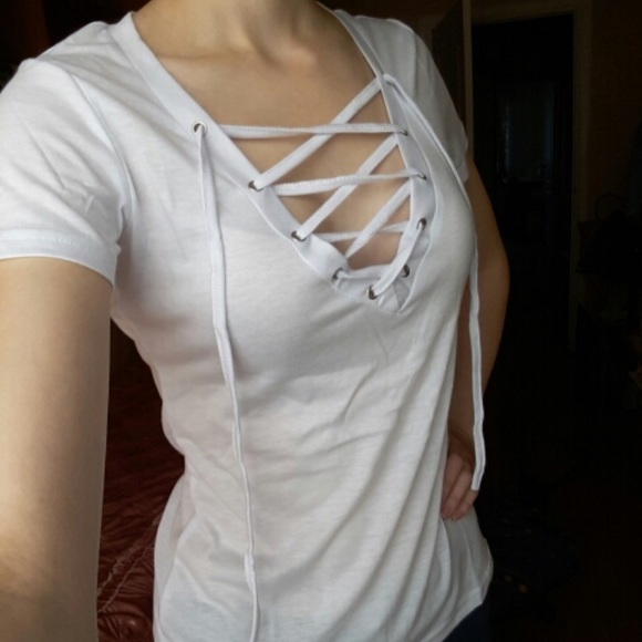 White lace up t-shirt last one - Picture 3 of 4