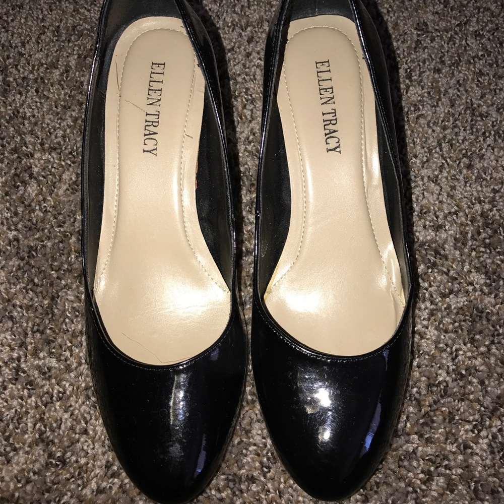 Patent Leather Ellen Tracy kitten heels- Like New!