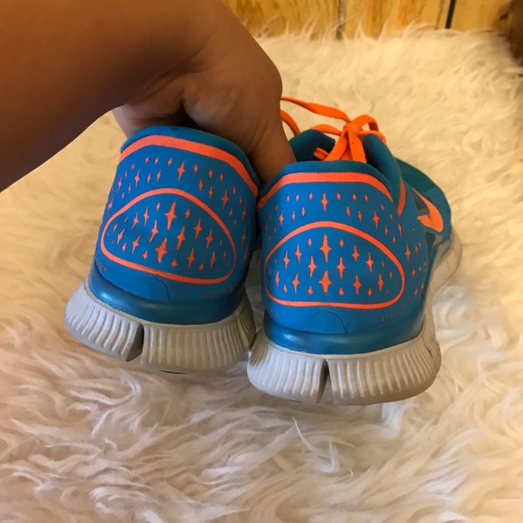 Nike shoes🔴 - Picture 3 of 4