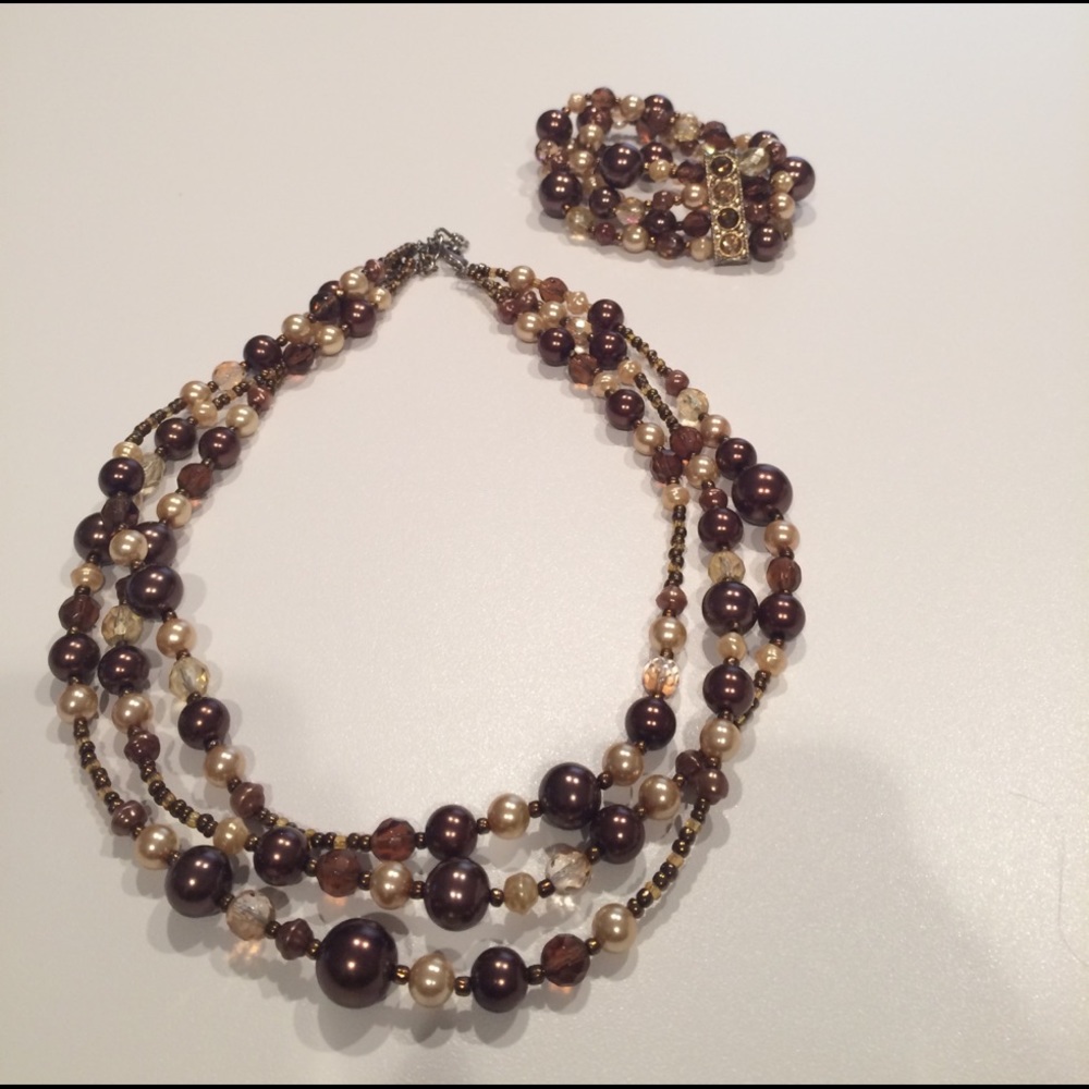Necklace and bracelet set