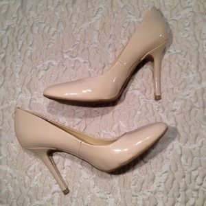 Neutral Liz Claiborne heels
