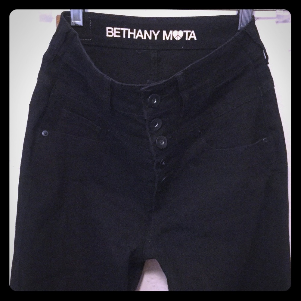 High-waisted black jeans