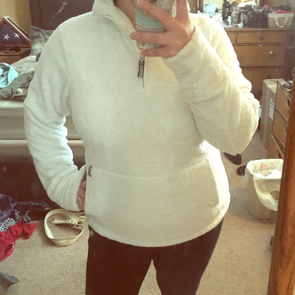 Women's north face pull over