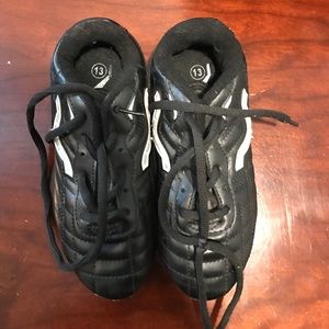Soccer shoes