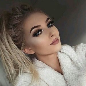 Meet your Posher, Candis