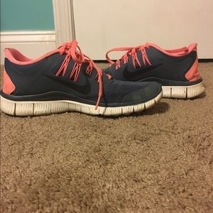 7.5 Nike tennis shoes