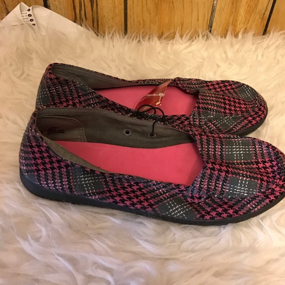 Faded glory shoes🔴 - Picture 2 of 4