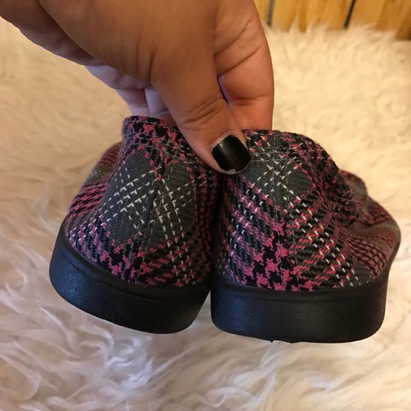 Faded glory shoes🔴 - Picture 3 of 4