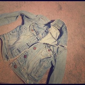 american eagle size small jean jacket!