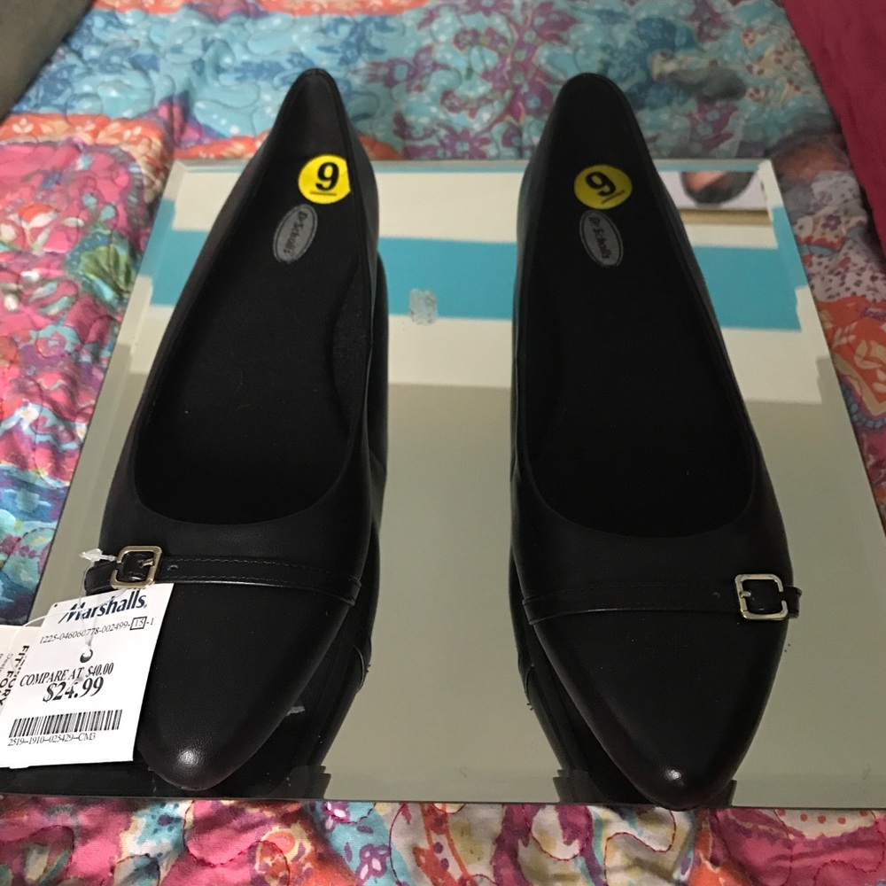 Black and comfortable DrScholls flats